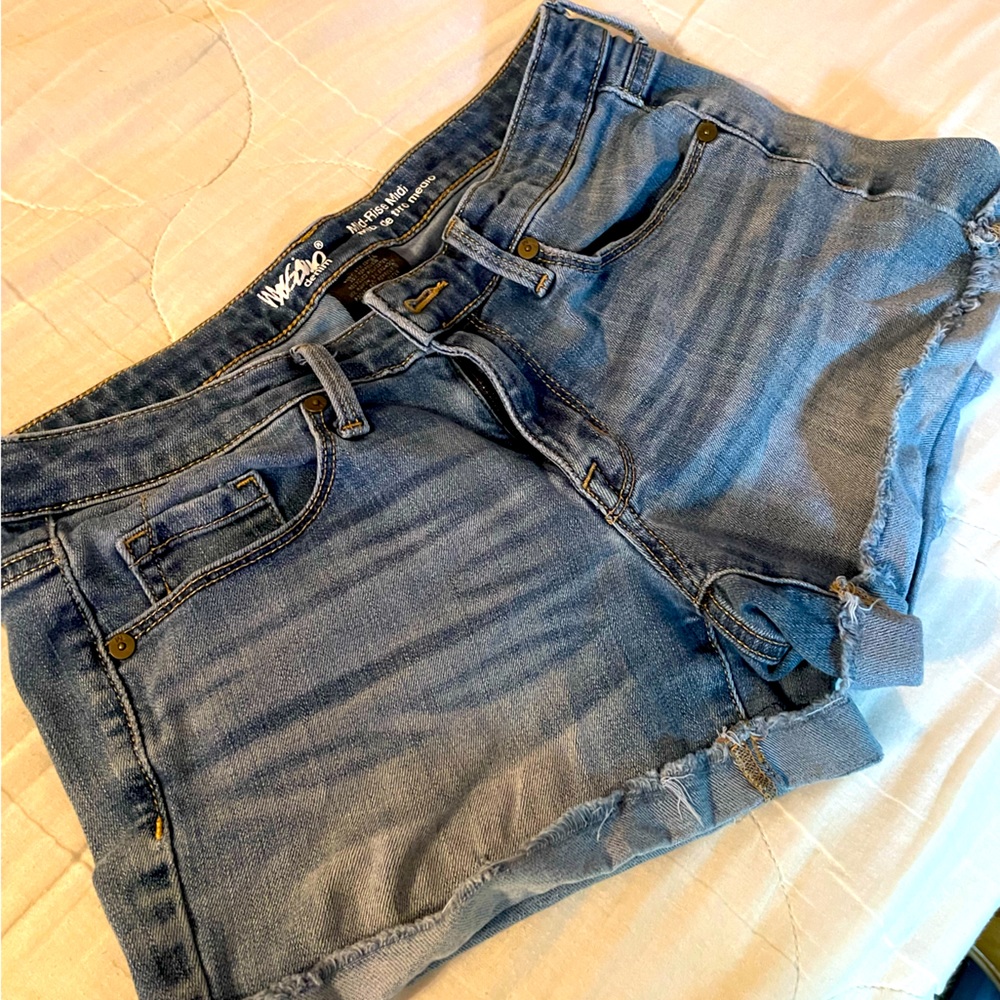 Mossimo Jean shorts. Size 4 / 27 waist